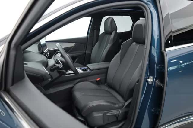 Peugeot 3008 (2023) thumbnail 3