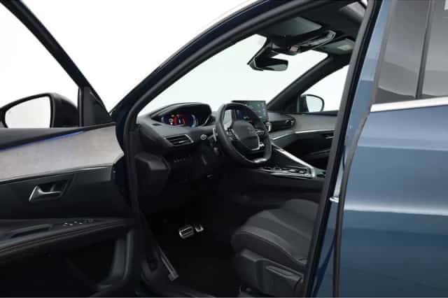 Peugeot 3008 (2023) thumbnail 5