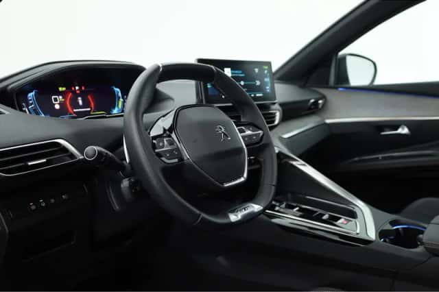 Peugeot 3008 (2023) thumbnail 6