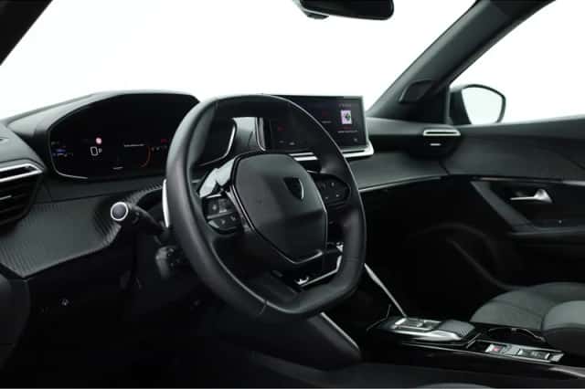 Peugeot 2008 (2023) thumbnail 6