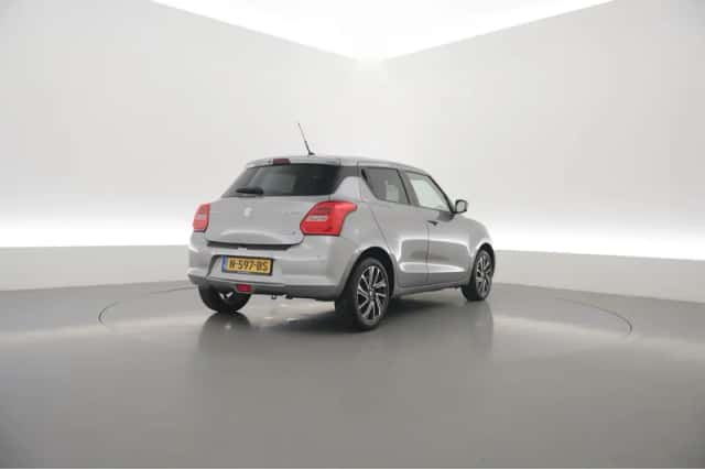 Suzuki Swift (2021) thumbnail 2