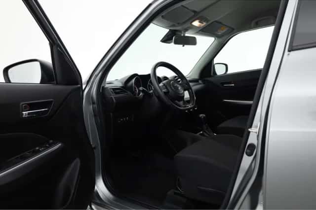 Suzuki Swift (2021) thumbnail 5