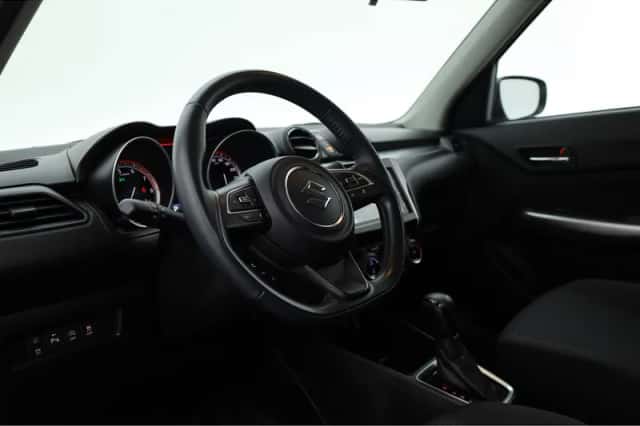 Suzuki Swift (2021) thumbnail 6