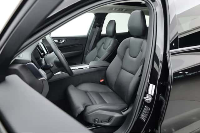 Volvo XC60 (2024) thumbnail 3