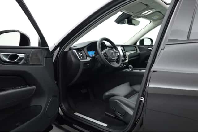 Volvo XC60 (2024) thumbnail 5