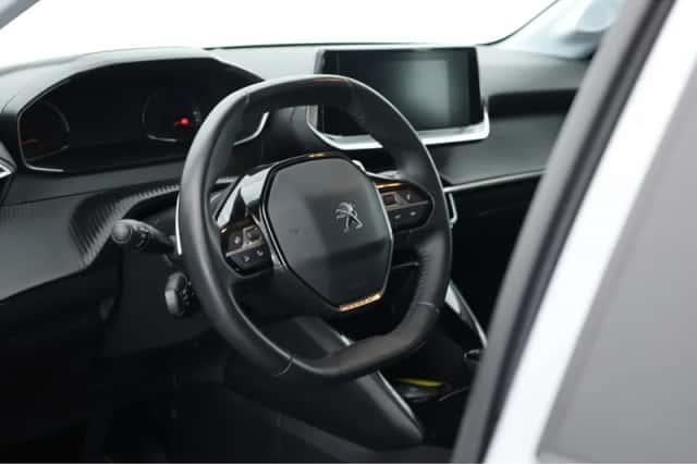 Peugeot 208 (2022) thumbnail 5