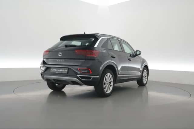 Volkswagen T-Roc (2022) thumbnail 2