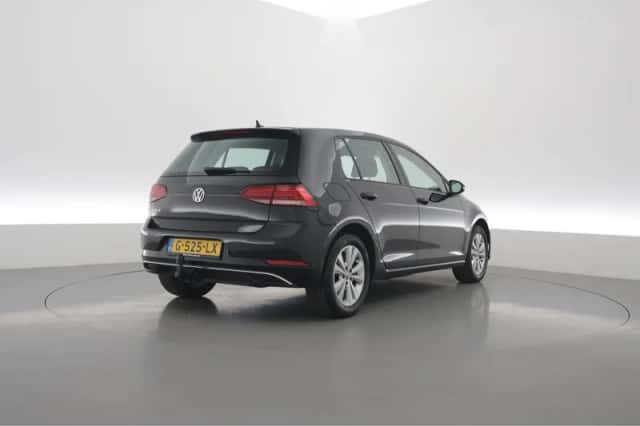 Volkswagen Golf (2019) thumbnail 2