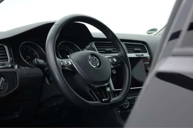 Volkswagen Golf (2019) thumbnail 5