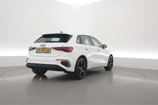 Audi A3 (2022) thumbnail 2