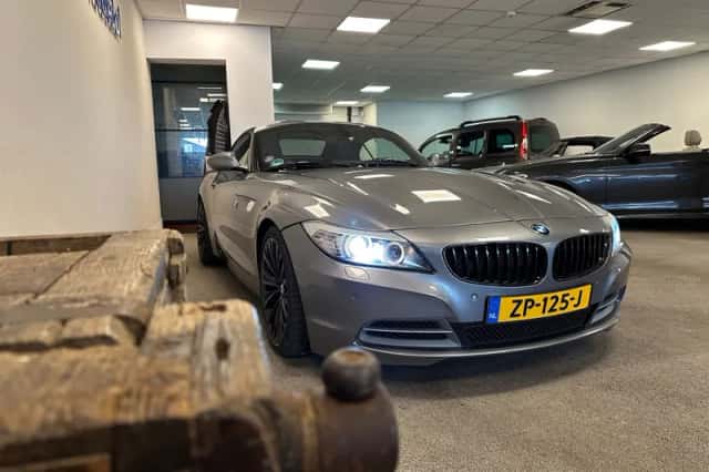BMW Z4 (2010) thumbnail 3