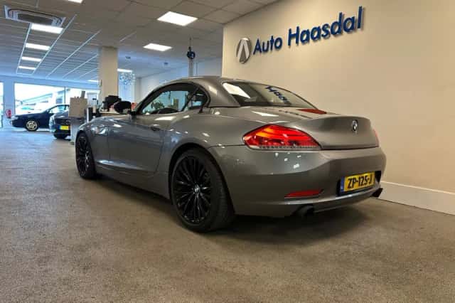 BMW Z4 (2010) thumbnail 5