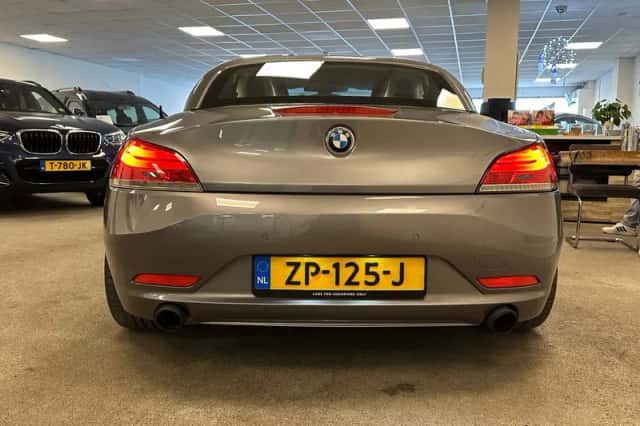 BMW Z4 (2010) thumbnail 6