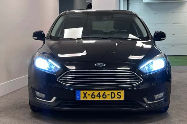 Ford Focus (2015) thumbnail 2