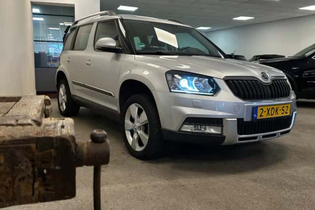 Škoda Yeti (2014) thumbnail 3