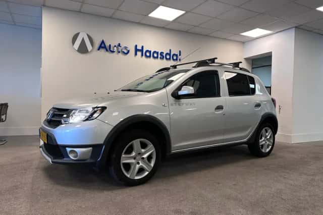 Dacia Sandero (2014) thumbnail 1