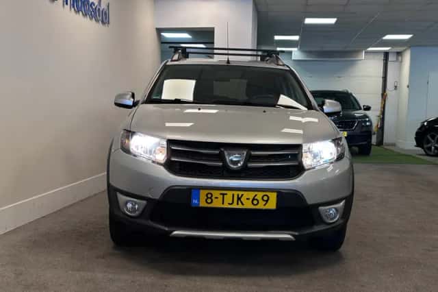 Dacia Sandero (2014) thumbnail 2