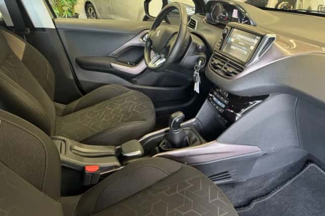 Peugeot 2008 (2014) thumbnail 6