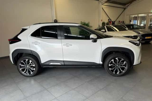 Toyota Yaris Cross (2025) thumbnail 4