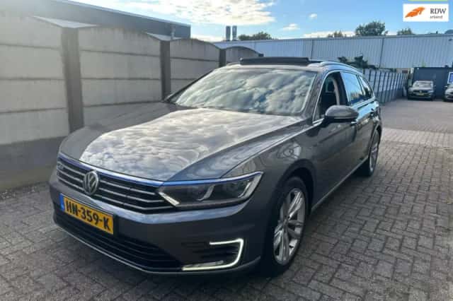 Volkswagen Passat (2015) thumbnail 1