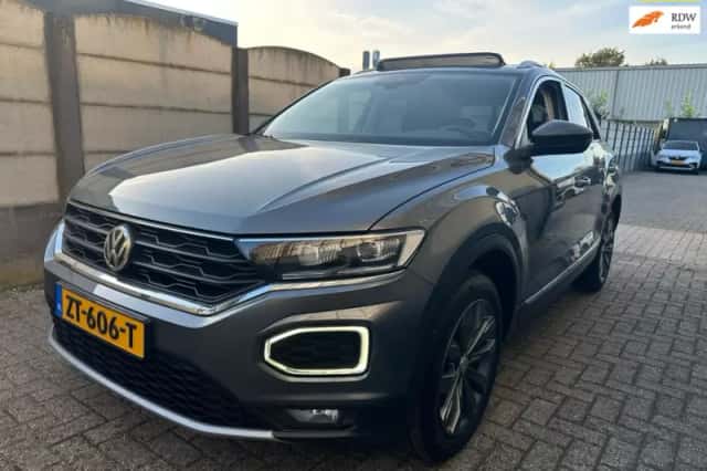 Volkswagen T-Roc (2019) thumbnail 1