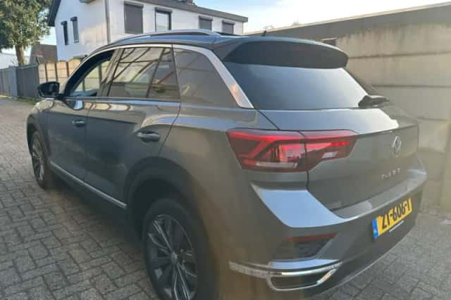 Volkswagen T-Roc (2019) thumbnail 3