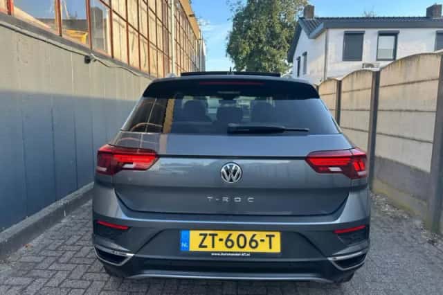 Volkswagen T-Roc (2019) thumbnail 4