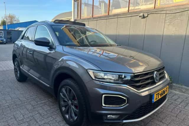 Volkswagen T-Roc (2019) thumbnail 6