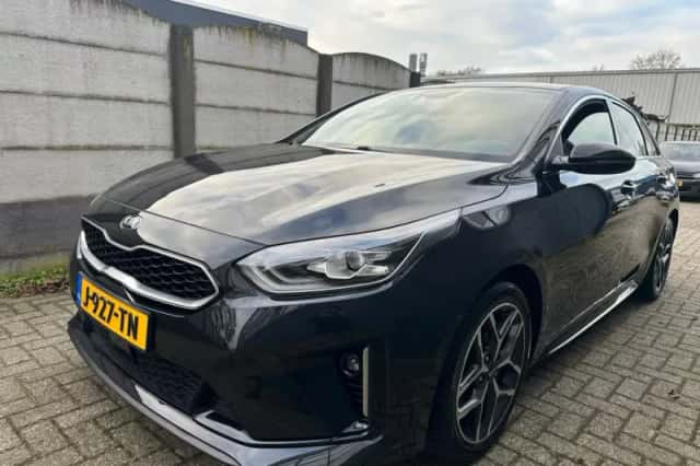Kia ProCeed (2020) thumbnail 2