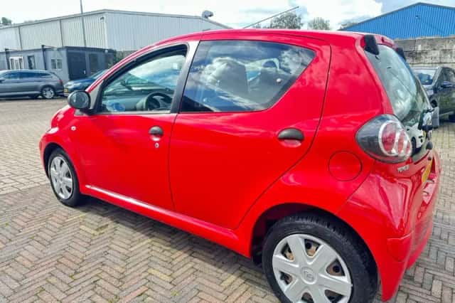 Toyota Aygo (2011) thumbnail 2