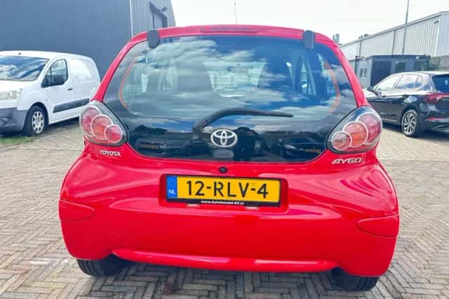 Toyota Aygo (2011) thumbnail 3