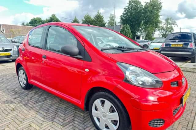 Toyota Aygo (2011) thumbnail 5