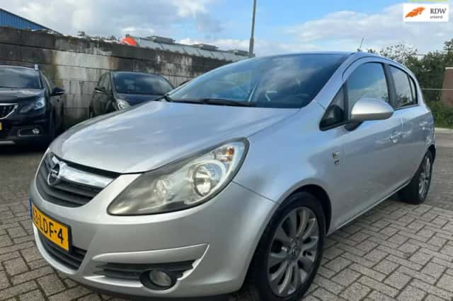 Opel Corsa (2010) thumbnail 1