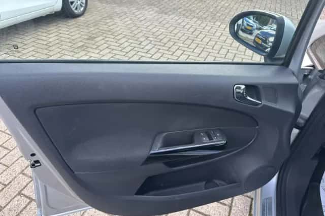 Opel Corsa (2010) thumbnail 6
