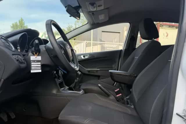 Ford Fiesta (2014) thumbnail 5