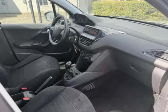 Peugeot 208 (2012) thumbnail 6