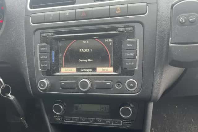 Volkswagen Polo (2011) thumbnail 5