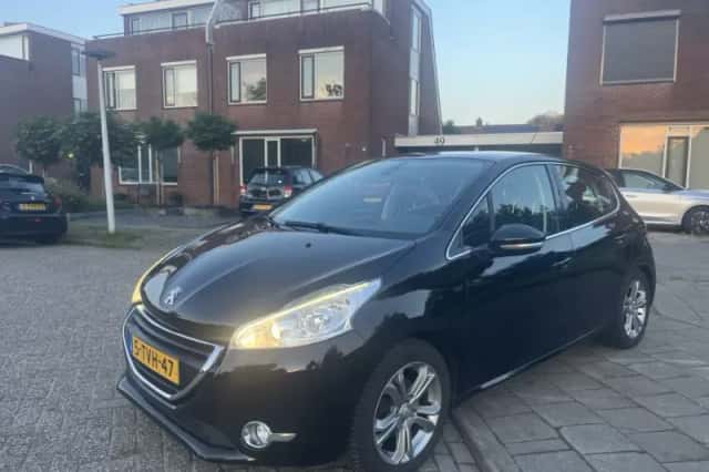 Peugeot 208 (2014) thumbnail 2