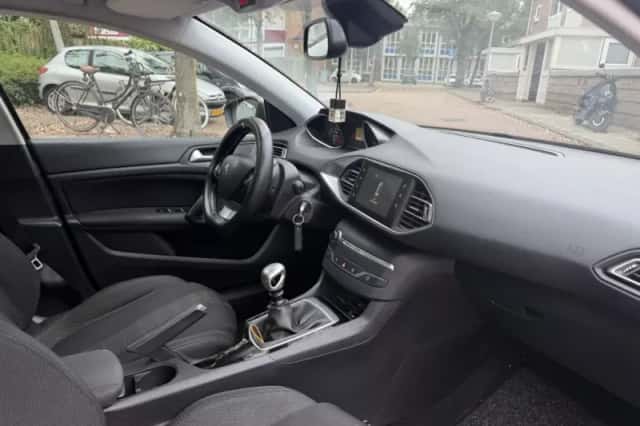 Peugeot 308 (2015) thumbnail 6