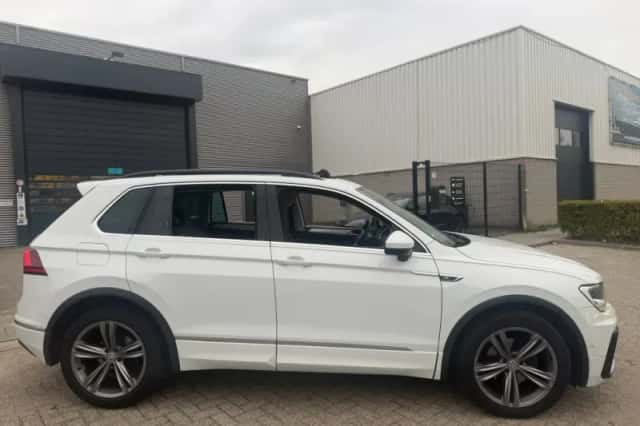 Volkswagen Tiguan (2017) thumbnail 3