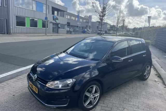 Volkswagen Golf (2012) thumbnail 2