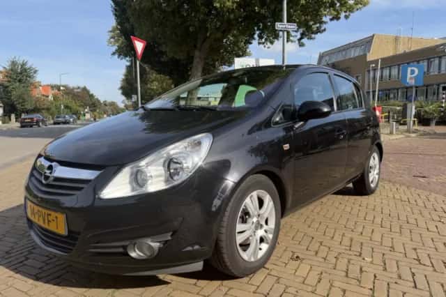Opel Corsa (2011) thumbnail 3