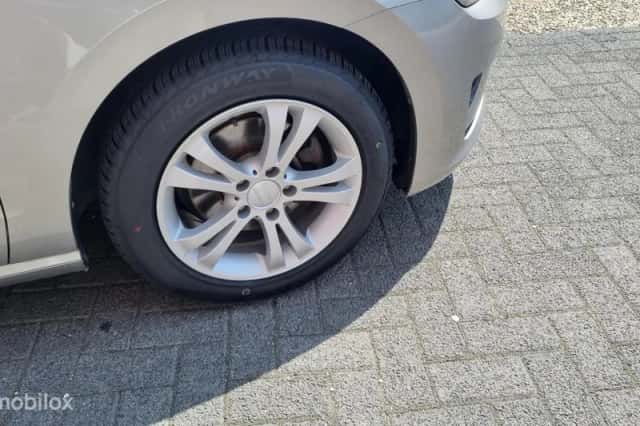 Volkswagen Golf Sportsvan (2014) thumbnail 5