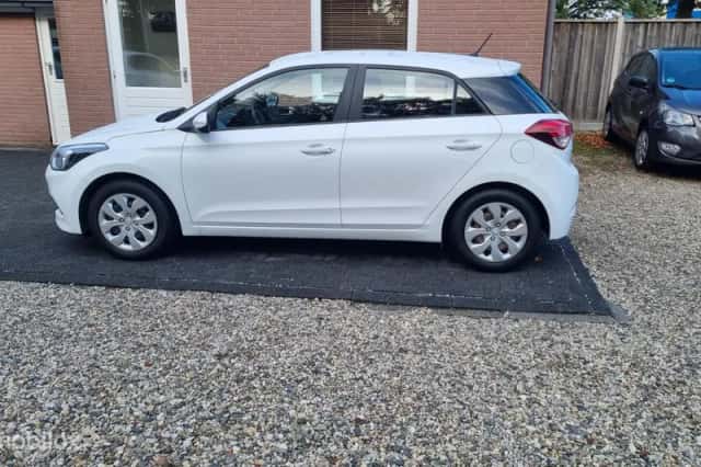 Hyundai i20 (2016) thumbnail 2