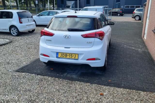 Hyundai i20 (2016) thumbnail 3