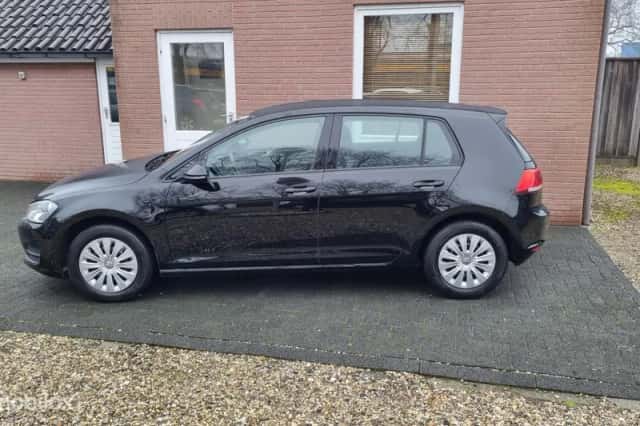 Volkswagen Golf (2015) thumbnail 2