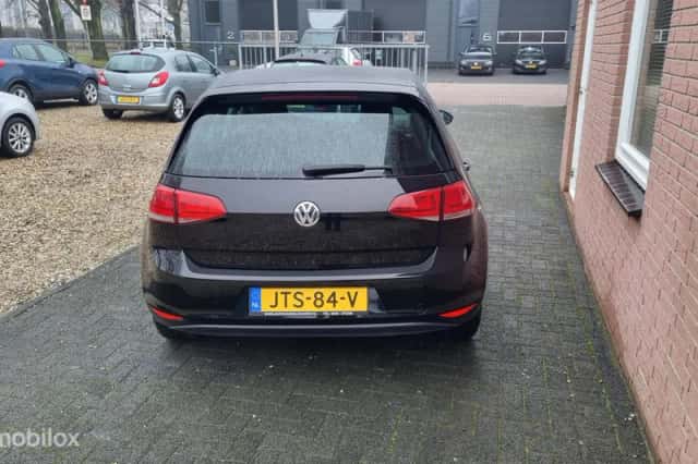 Volkswagen Golf (2015) thumbnail 3