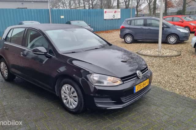 Volkswagen Golf (2015) thumbnail 4