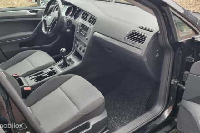 Volkswagen Golf (2015) thumbnail 5