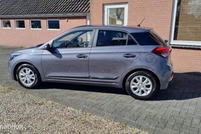 Hyundai i20 (2016) thumbnail 2